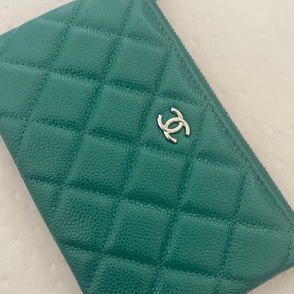 Chanel green Mini O Case. - Picture 8 of 11